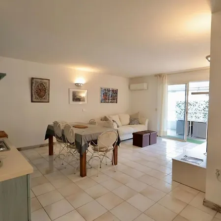 Family, 4 Pers, Parking, Piscine Apartment *