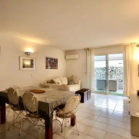 Family, 4 Pers, Parking, Piscine Lejlighed
